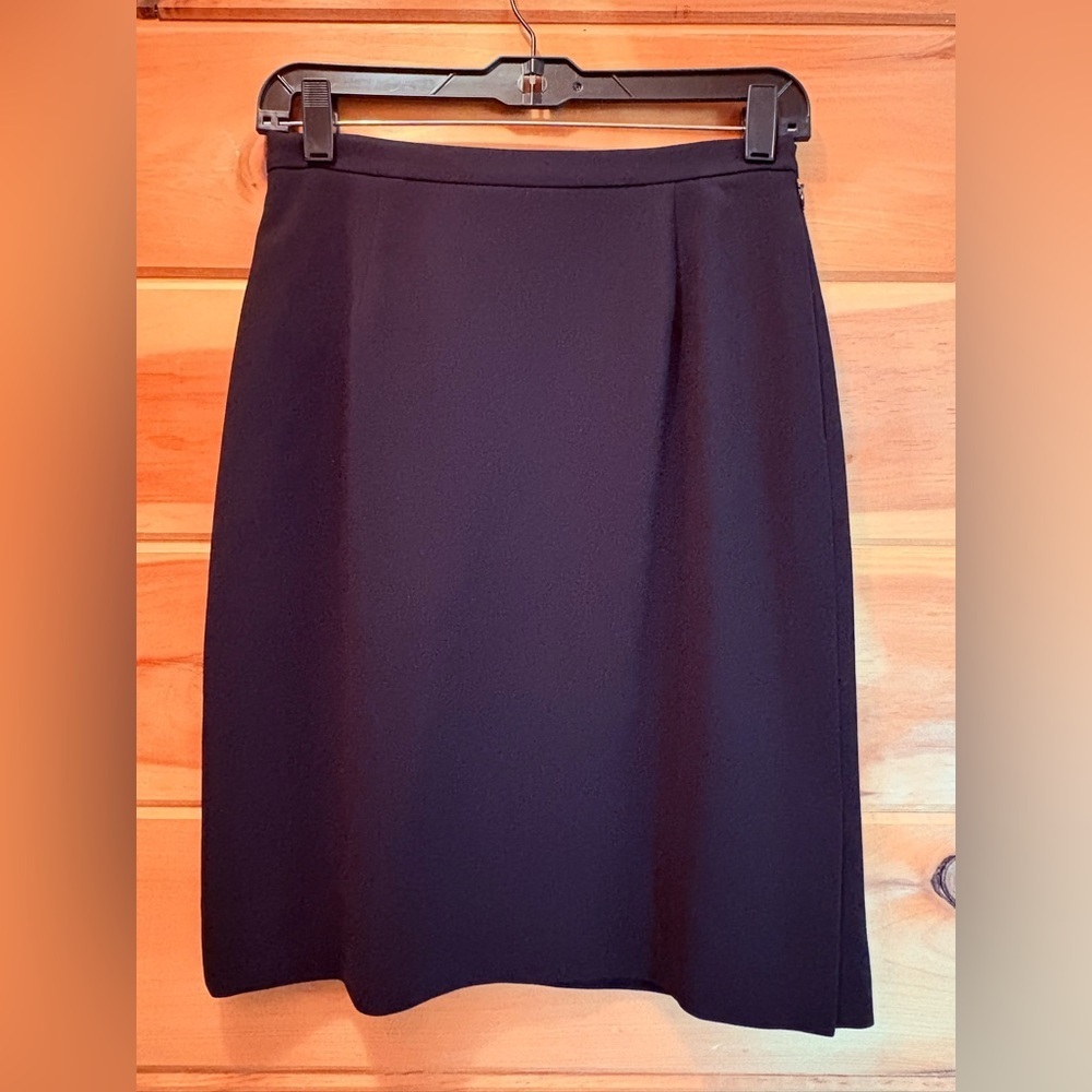 Ann Taylor Black Pencil Skirt with small side slit. Side zip, hook & button. 4P